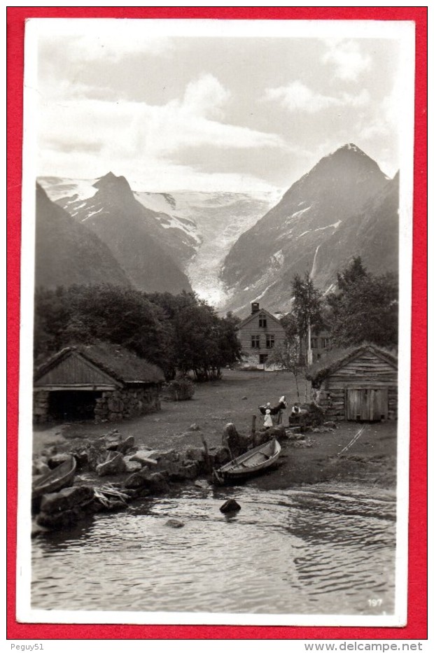 Norvège. Rustoe. Ferme Sur Le Lac De Olden Au Pied Du Glacier Briksdal. 1935 - Norvège