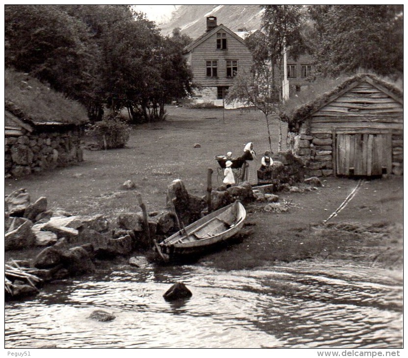 Norvège. Rustoe. Ferme Sur Le Lac De Olden Au Pied Du Glacier Briksdal. 1935 - Norvège