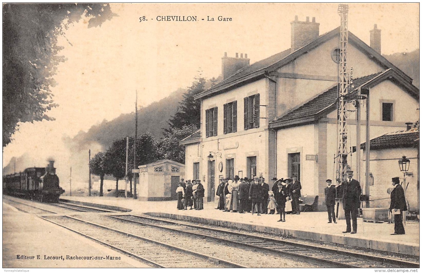 52 -HAUTE  MARNE / Chevillon - La Gare - Arrivée Du Train - Chevillon