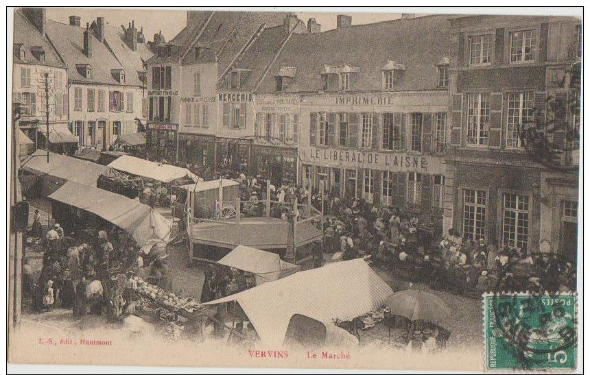 CPA 02 VERVINS Place Commerces Animation Kiosque En Construction Jour De Marché 1911 - Vervins