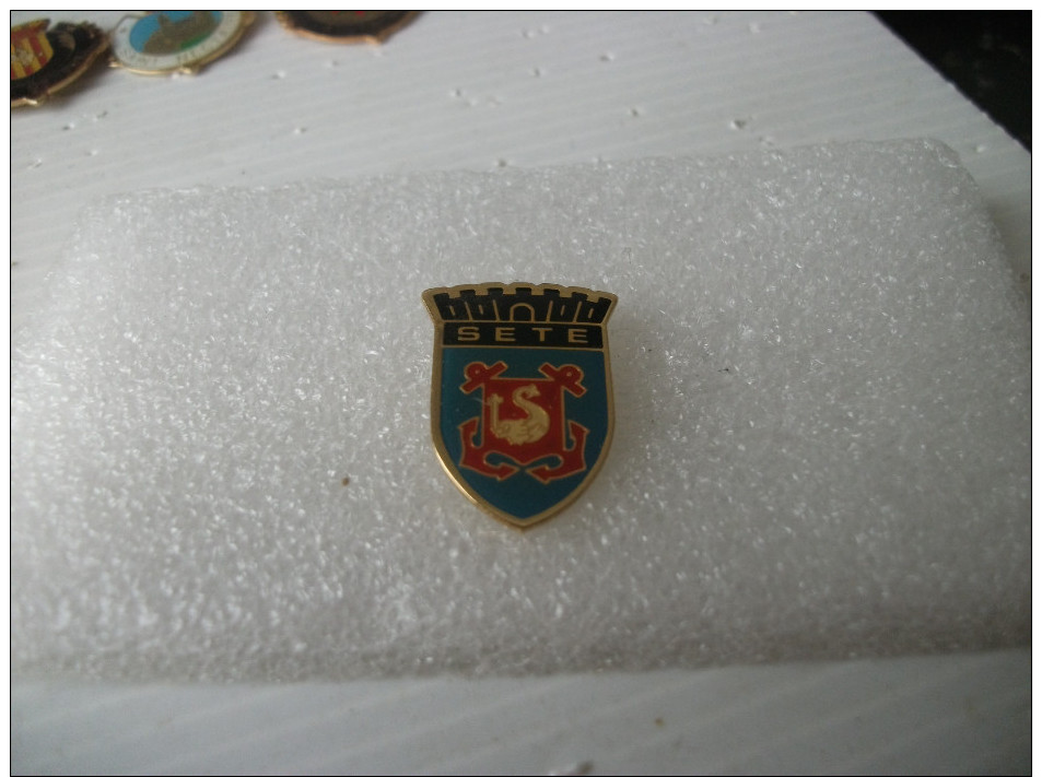 Pins Ville  Blason  Sete - Steden