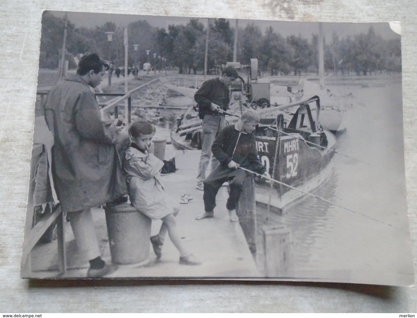 DC27.17 Hungary  - Children  FISHING  -BALATON -   - Large Photo   Ca 1950 - Lieux