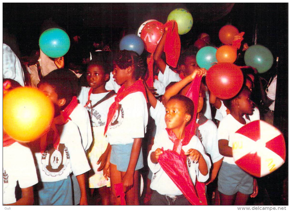 Afrique-ANGOLA OPA Oganizacao De Pioneiros De Agostinho Neto-Organisation Des PIONNIERS (ballon Ballons) -* PRIX FIXE - Angola