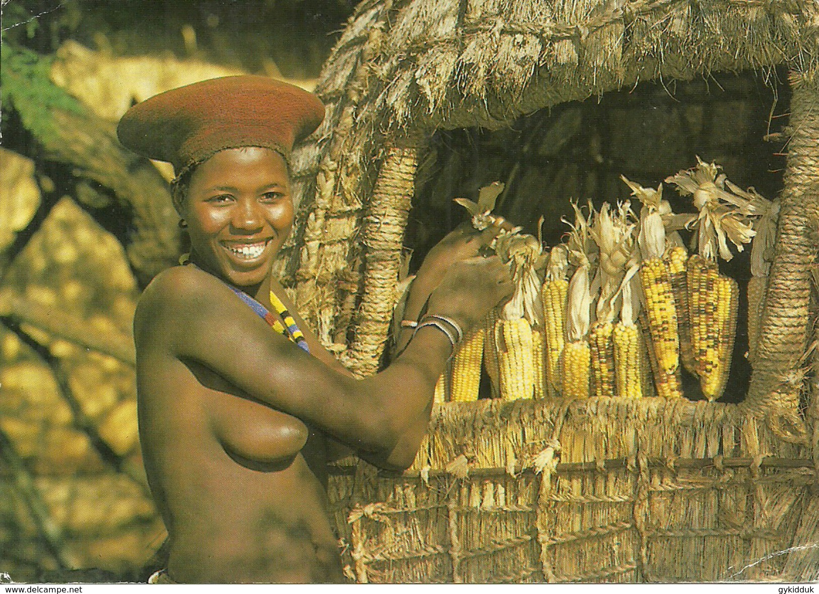 YOUNG ZULU MATRON, KRAAL, KWAZULU, NATAL, SOUTHERN AFRICA. - Sud Africa