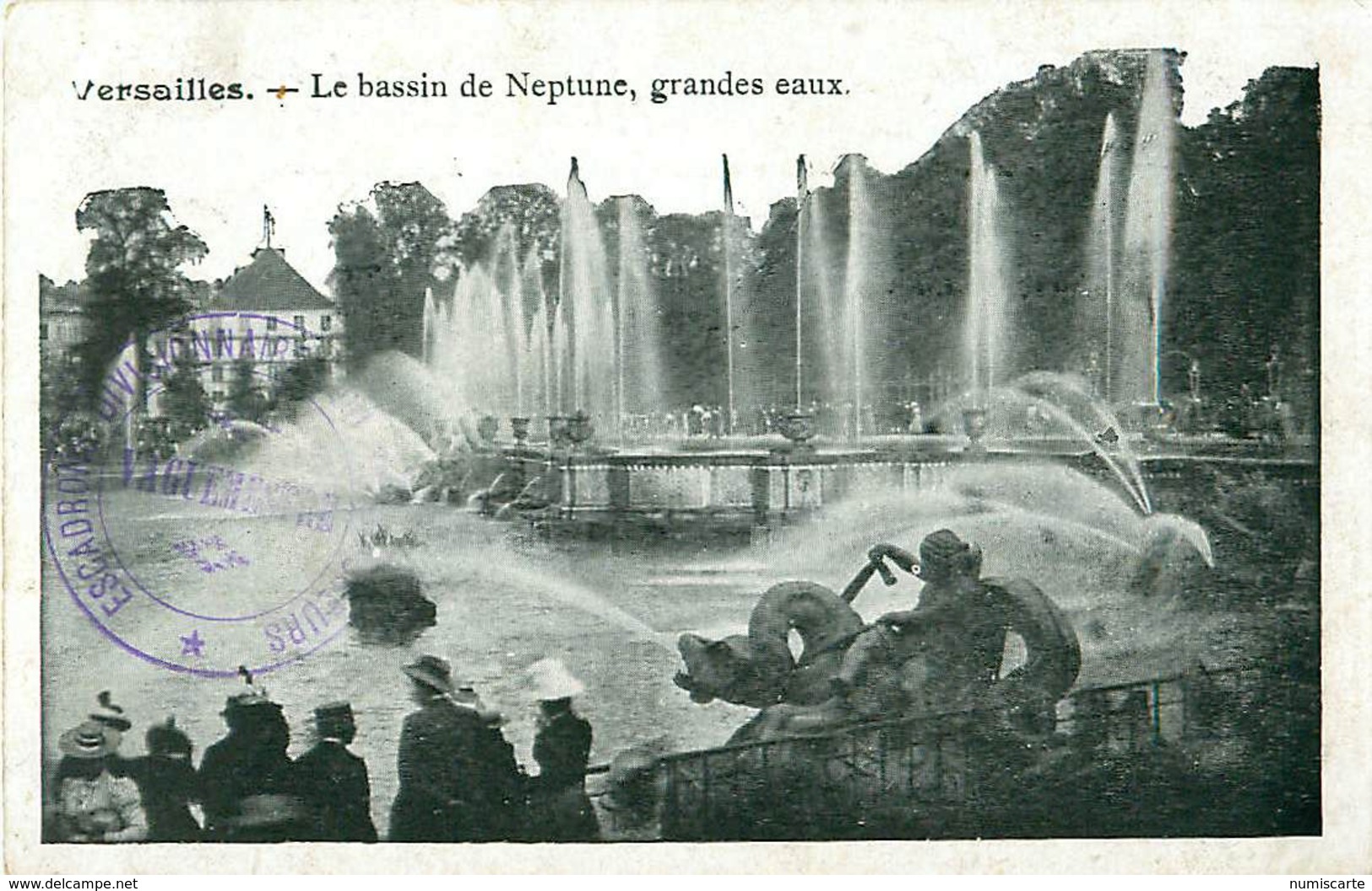 Cachet ESCADRON DIVISIONNAIRE DU 7E CHASSEURS 1919 Sur Cpa Versailles Le Bassin De Neptune - Militaria