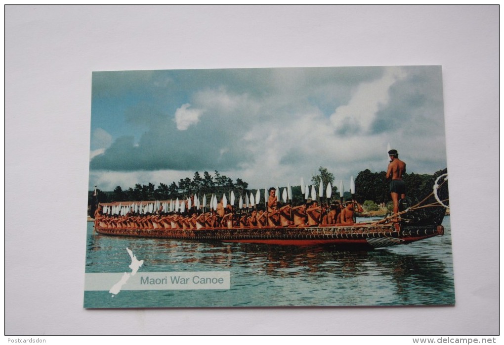 New Zealand. Maori War Canoe.  Old Postcard   - Rowing - Rowing