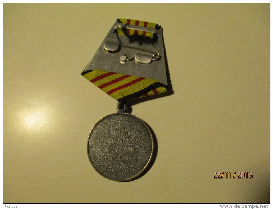 RUSSIA USSR MEDAL FOR LIQUIDATING OF CHERNOBYL NUCLEAR DISASTER Silver Grade , Helicopter ,o - Russie