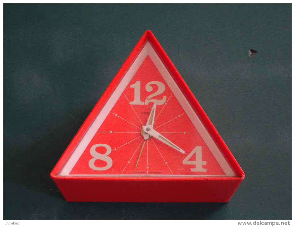 Réveil Plastique Orange Marque Kaiser, West Germany, Allemagne De L'Ouest, Vintage Années 1970, Ne Fonctionne Pas - Alarm Clocks