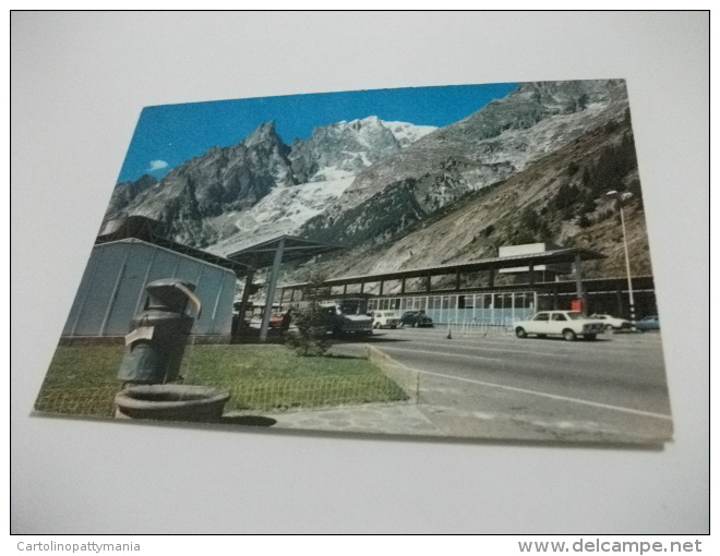 AUTO CAR UFFICI DOGANALI PIAZZALE INGRESSO AL TRAFORO DEL MONTE BIANCO  COURMAYEUR ENTREVES FONTANA IN PRIMO PIANO - Dogana