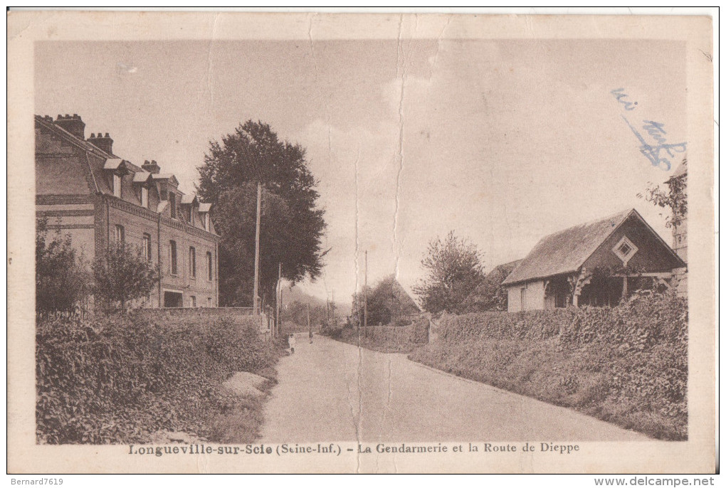 76  Longueville Sur Scie La Gendarmerie Et La Route De Dieppe - Autres & Non Classés