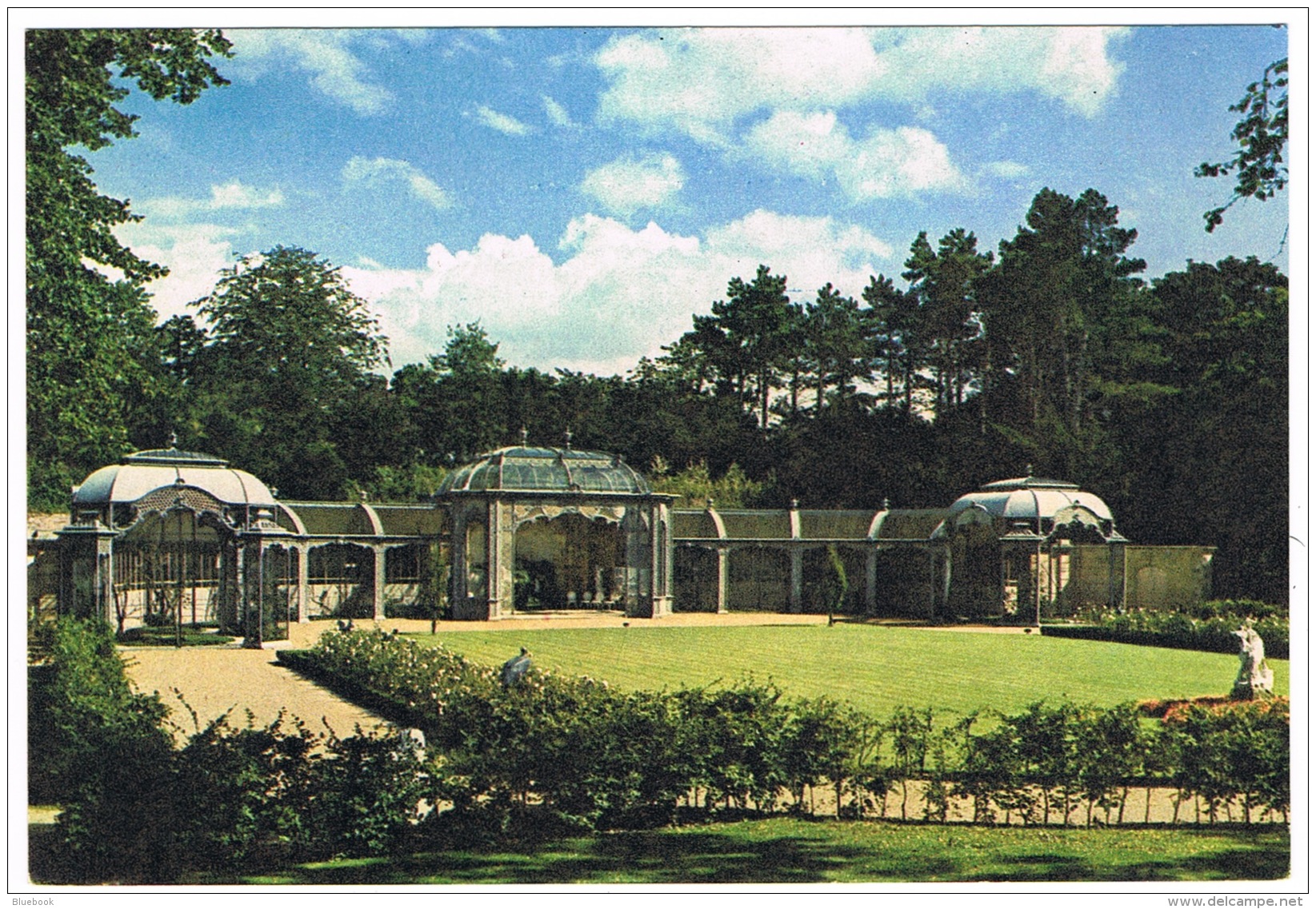 RB 1130 -  Postcard - The Aviary At Waddesdon Manor - Near Aylesbury Buckinghamshire - Buckinghamshire