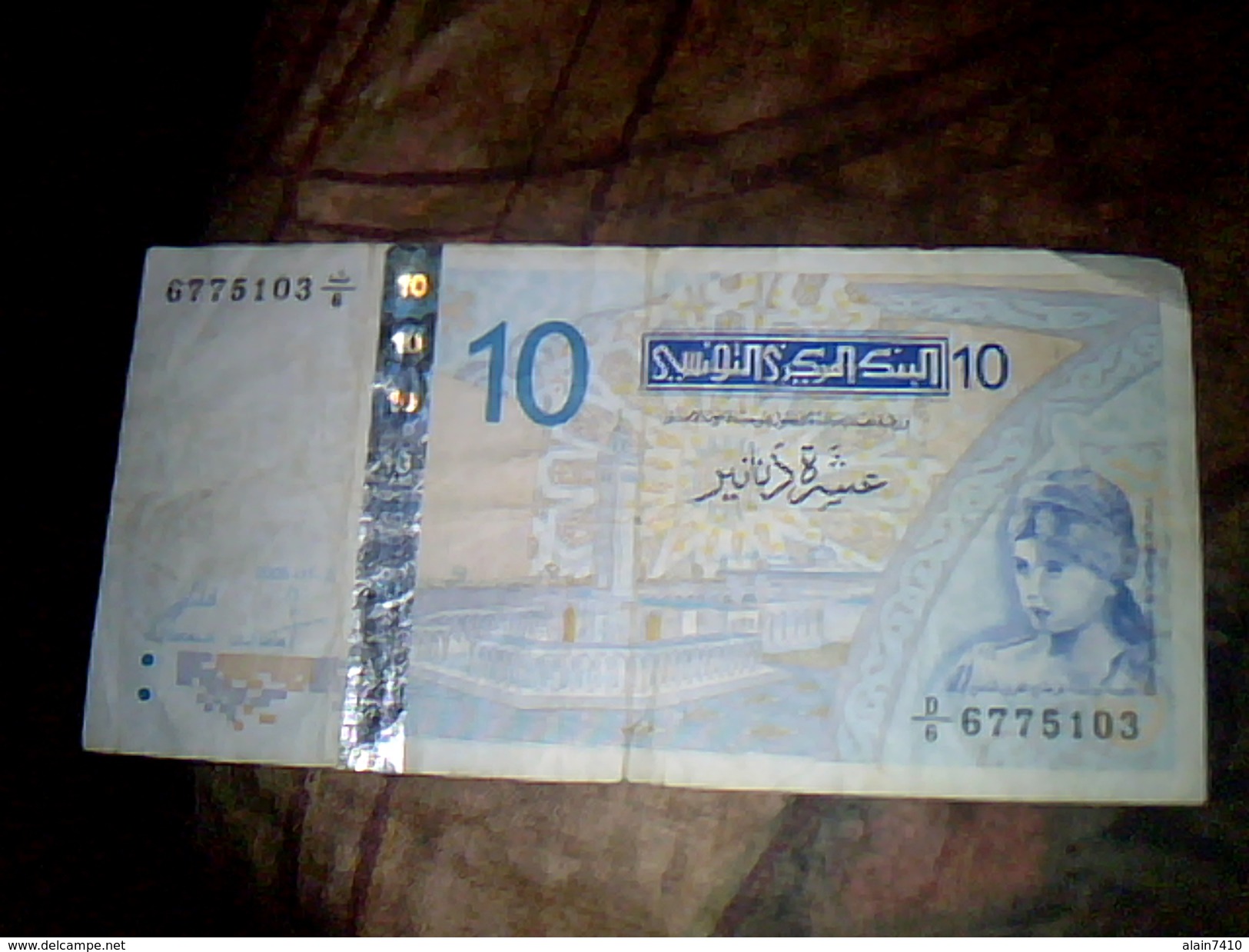 Billet De Banque De Tunisie De 10 Dinars Ayant Circule B.état BE Annèe 2005 - Tunisia