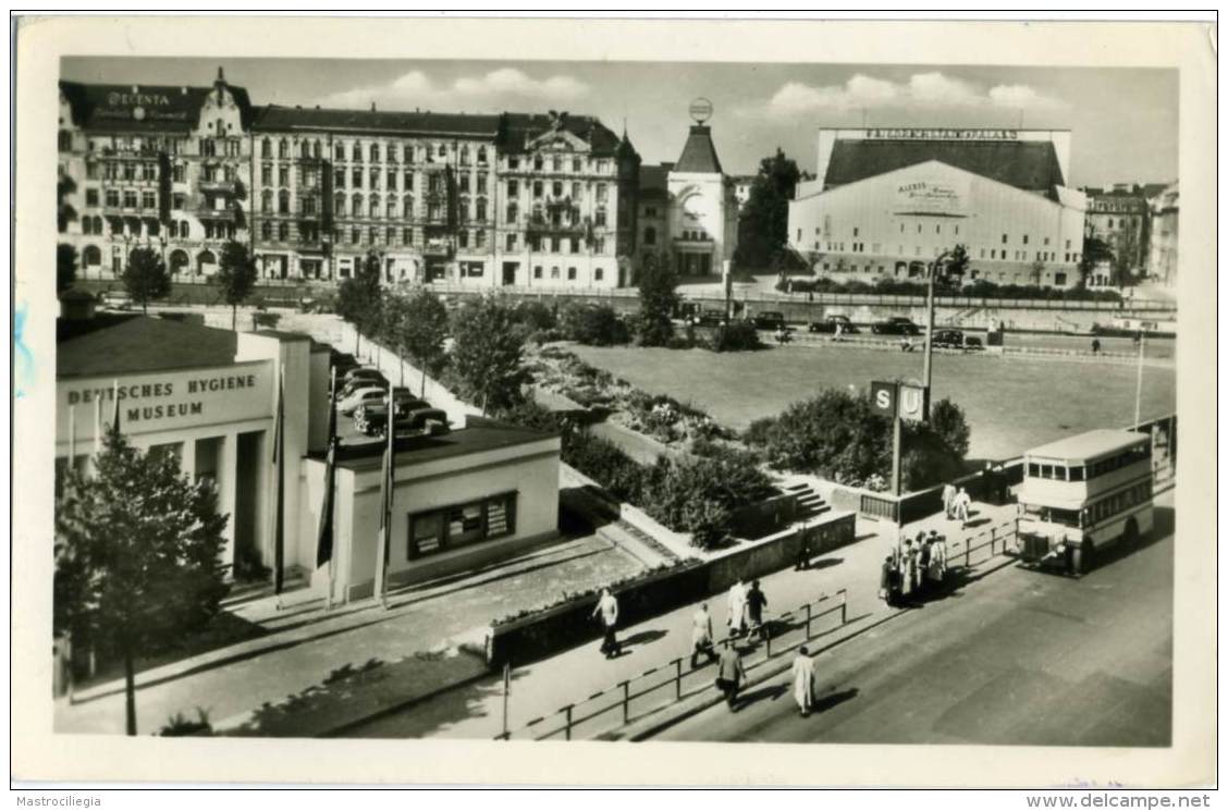 BERLIN  Friedrichstrasse Mit Friedrichstadtpalast Deutsches Hygiene Museum  Autobus 2 P - Friedrichshain