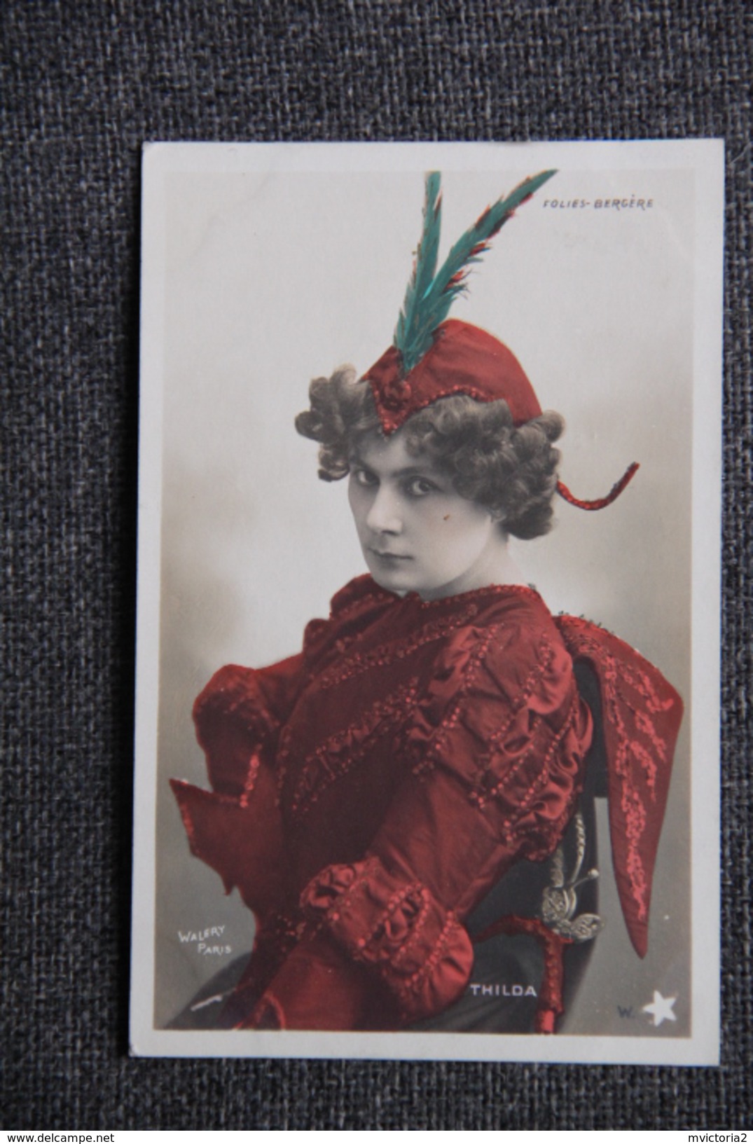 Femme Artiste - FOLIES BERGERE - THILDA - Inns