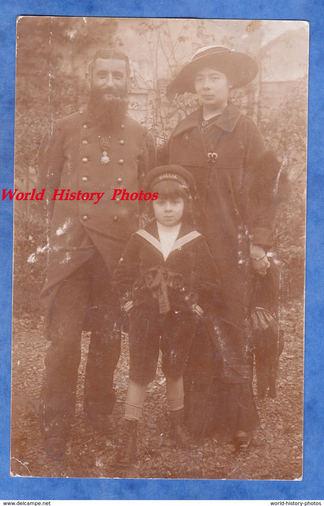 CPA Photo - Portrait D'un Poilu Du 29e Régiment , Avec Barbe & Médaille - Enfant En Marin Gallia - WW1 Soldat Militaire - Autres & Non Classés