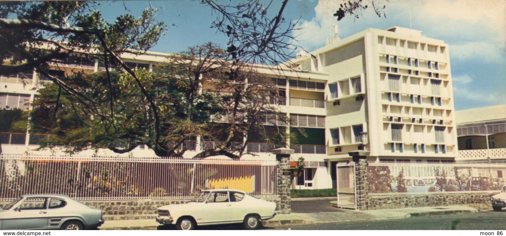 974 -  ILE DE LA REUNION - Carte Postale Illustrée - SAINT DENIS Maison De ORTF Radio  Télé - Saint Denis