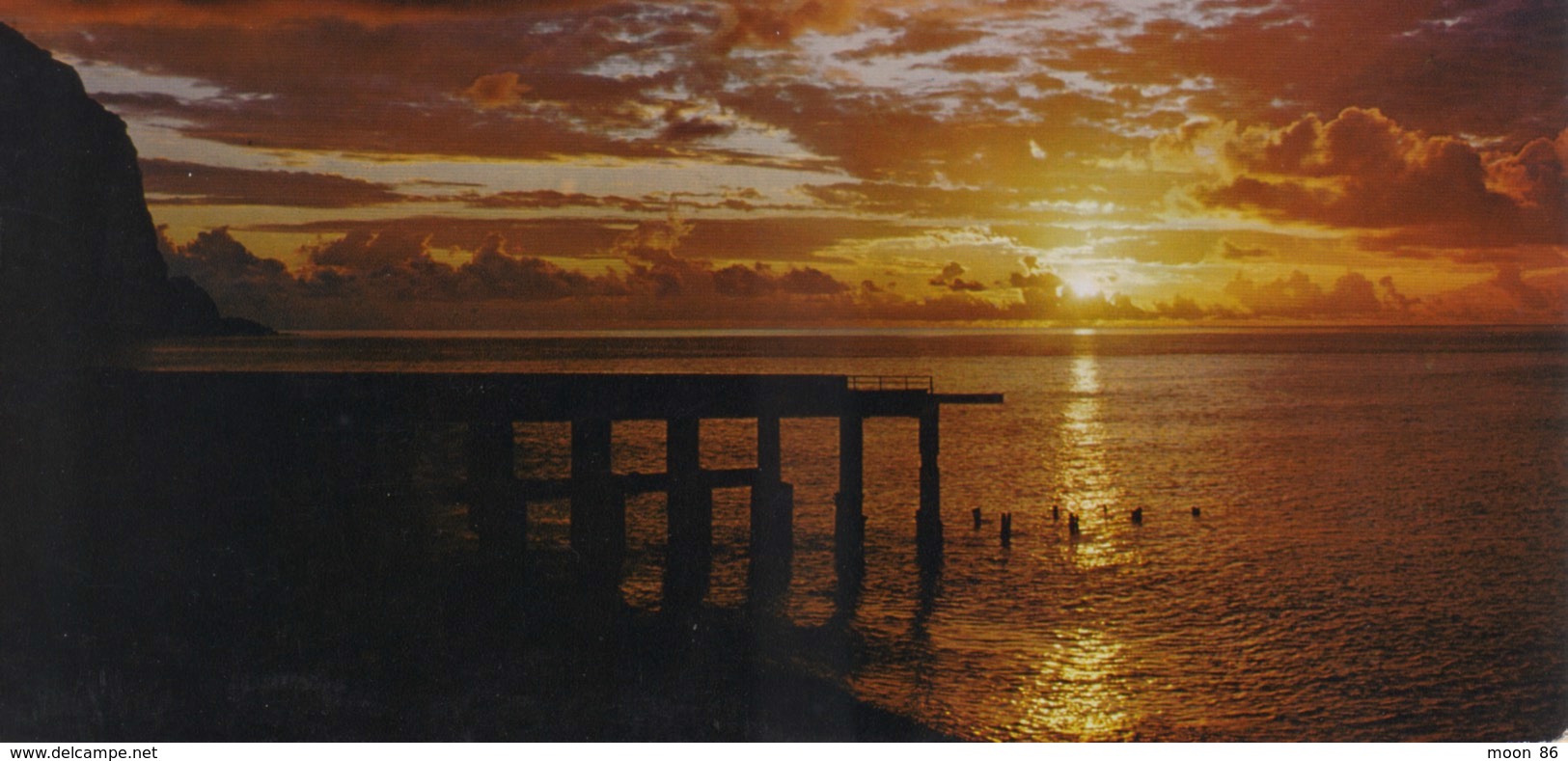 974 -  ILE DE LA REUNION - Carte Postale Illustrée - COUCHER DE SOLEIL A L EMBARCADERE DU BARACHOIS - Saint Denis