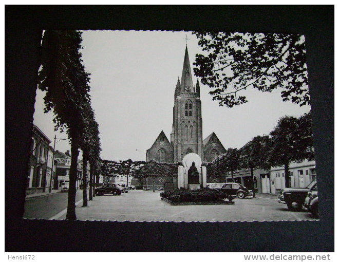 Pstk3173 : Wingene - Kerkplein - Oldtimers - Wingene