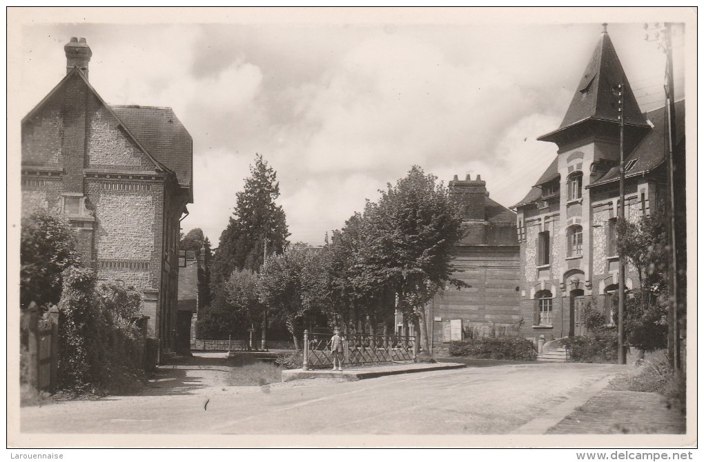 76 - CLERES - L'Entrée Du Bourg - Clères