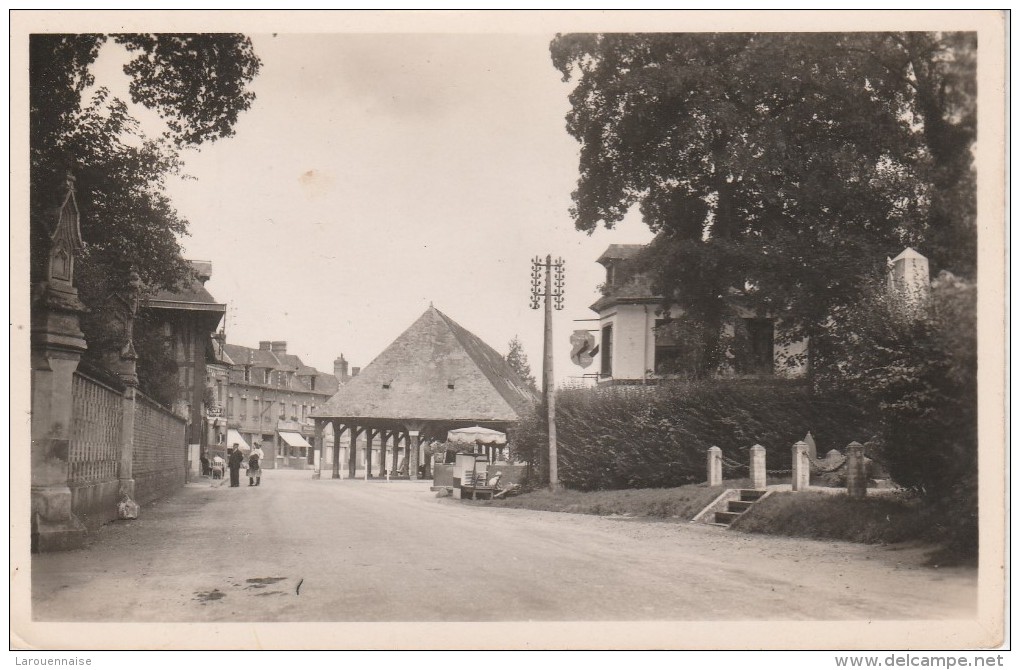 76 - CLERES - La Halle Le Monument - Clères