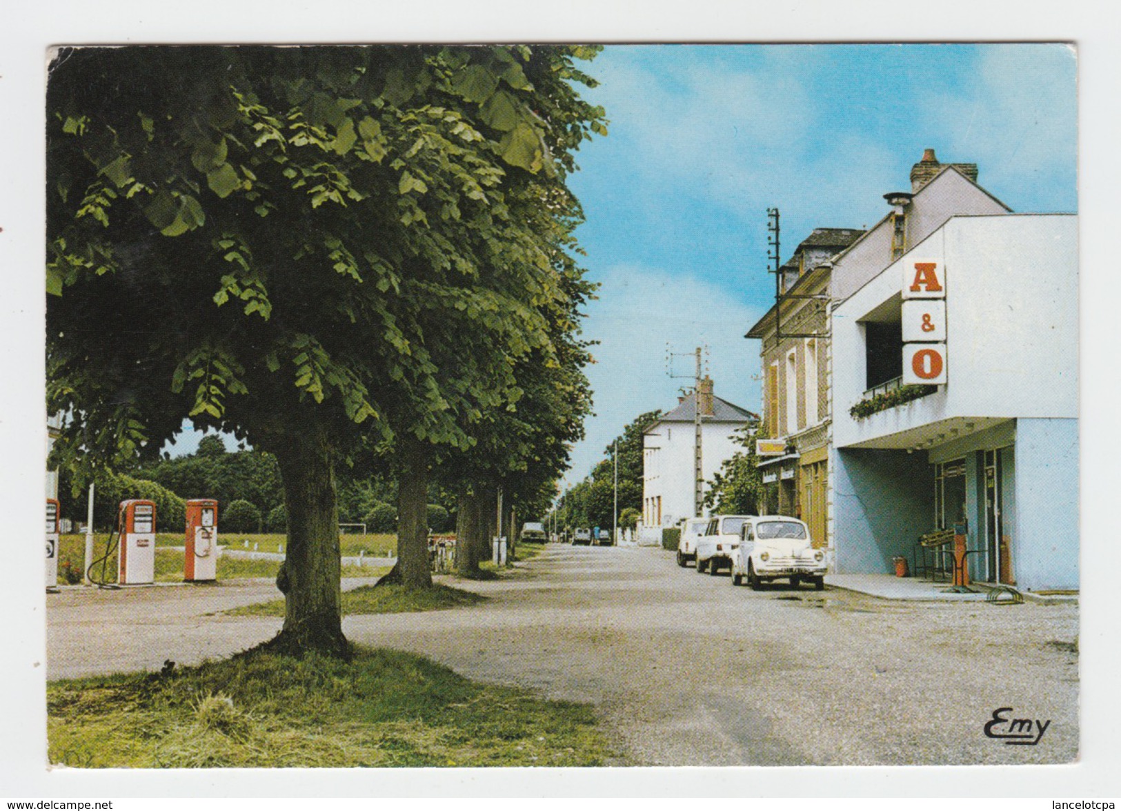 76 - LA LONDE / PLACE DE L'OURAIL - STATION SERVICE A&O - AUTO RENAULT 4CH - Sonstige & Ohne Zuordnung