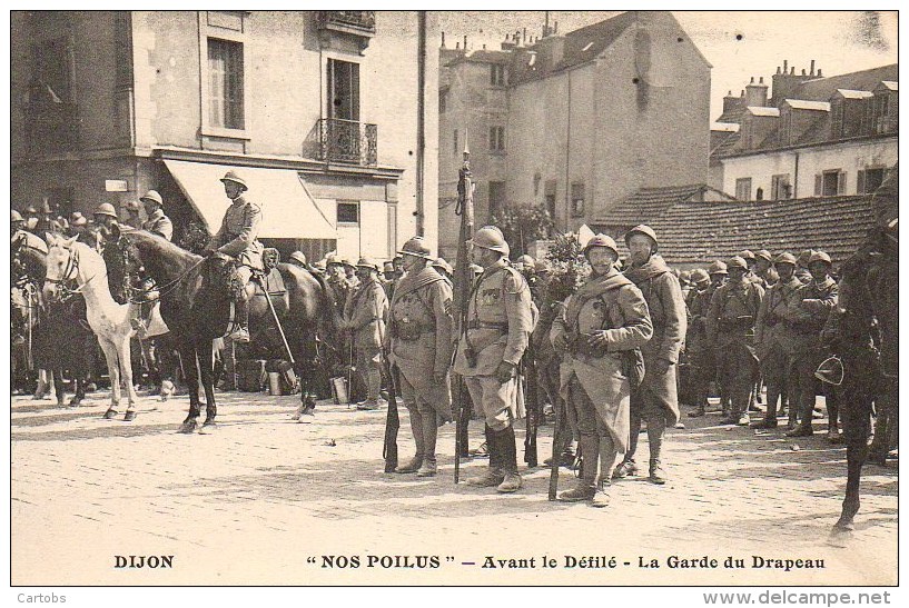 21 DIJON  "Nos Poilus"  Avant Le Défilé  - La Garde Du Drapeau - Dijon