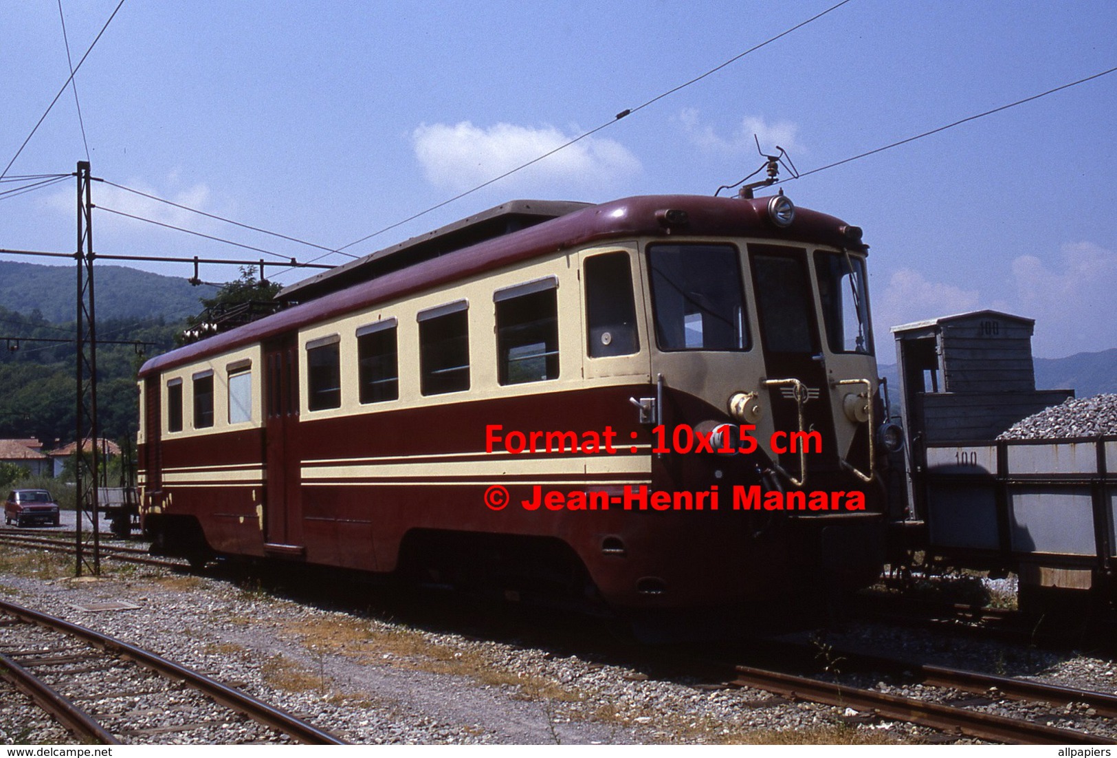 Reproduction Photographie D´un Train N°A6 à Voie étroite Ferrovia Genova Casella Sous Le Soleil Bleu De Gènes En Italie - Altri & Non Classificati