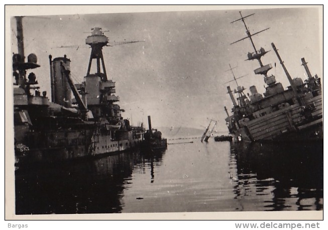 Photo Guerre WWII Bateau à Toulon Petit Rang Porte Avion Teste Cuirasse Provence - Guerre, Militaire