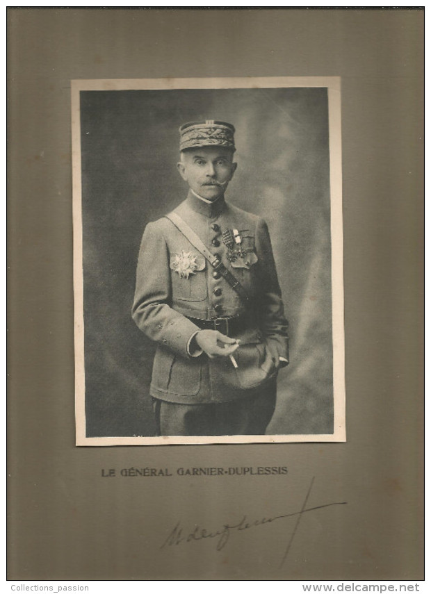 Photographie Dédicacée , 19 X 14 Sur Support 32.5 X 25 , Militaria , Le Général GARNIER-DUPLESSIS , Frais France : 3.35€ - Signed Photographs