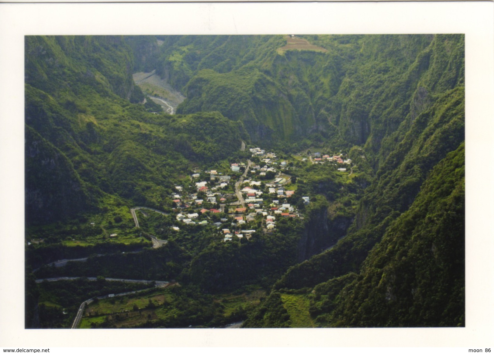 974 - ILE DE LA REUNION -  VUE AERIENNE DEU VILLAGE DE CILAOS - Saint Paul