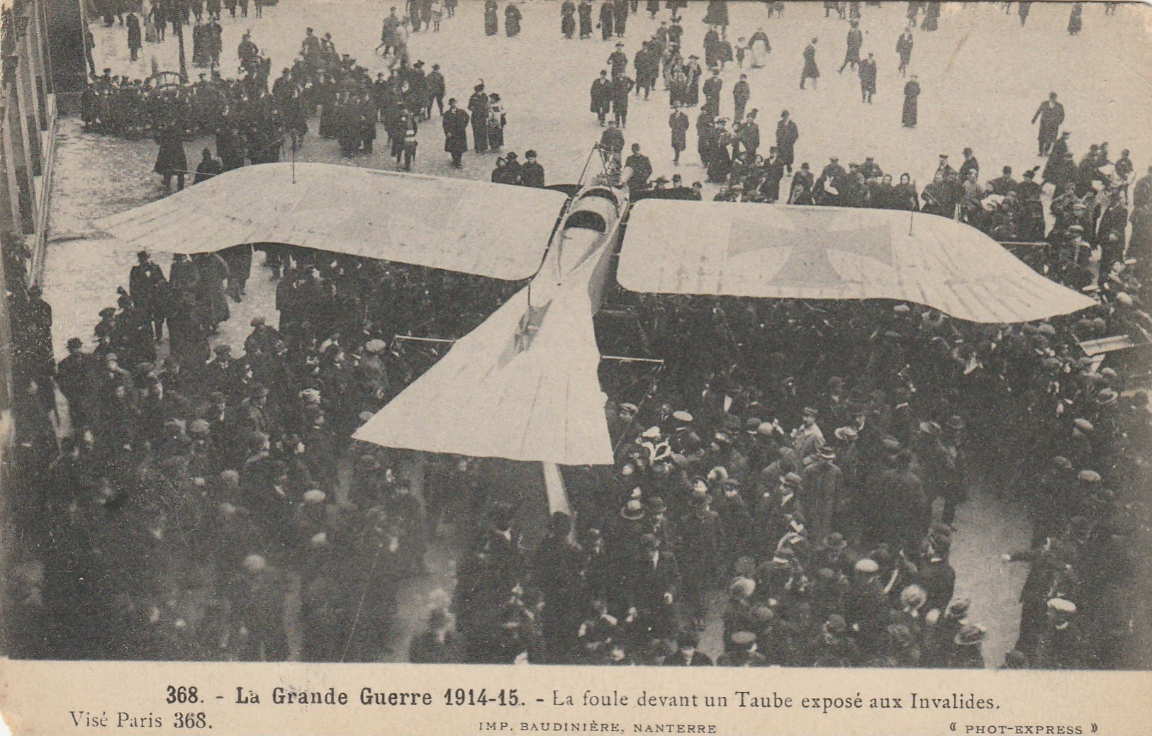 Cpa - La Grande Guerre 1914/15 - La Foule Devant Un Taube Exposé Aux Invalides - - Guerre 1914-18