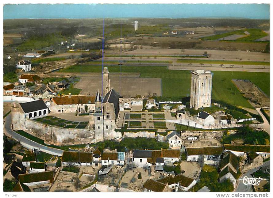 -ref-T131-  Indre Et Loire - Le Grand Pressigny - Musee Prehistorique - Vue Aerienne - Musees - Prehistoire - - Le Grand-Pressigny