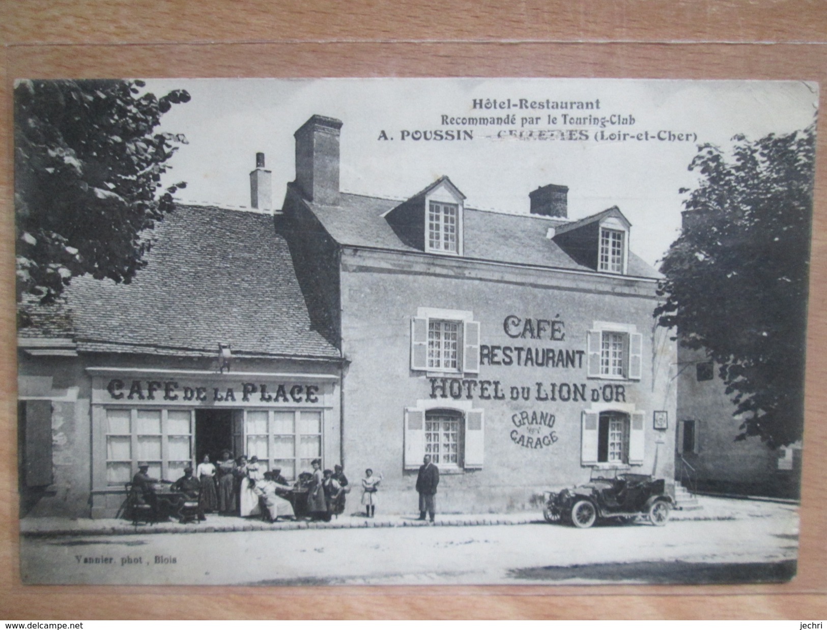 CELLETTES . HOTEL RESTAURANT A POUSSIN . RECOMMANDE PAR LE TOURING CLUB. Coin Pli - Autres & Non Classés