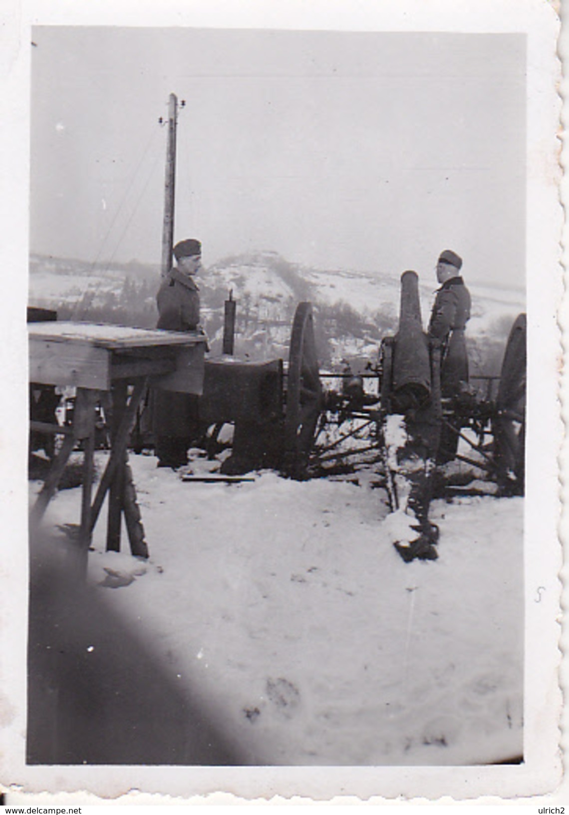 Foto Deutsche Soldaten Mit Historischem Geschütz - 2. WK - 8*5cm (25868) - Krieg, Militär