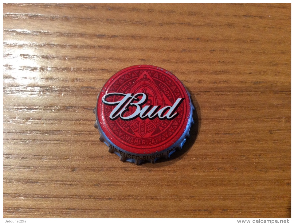 Capsule De Bière Etats-Unis "Bud" Blanc Sur Rouge Z - Bière