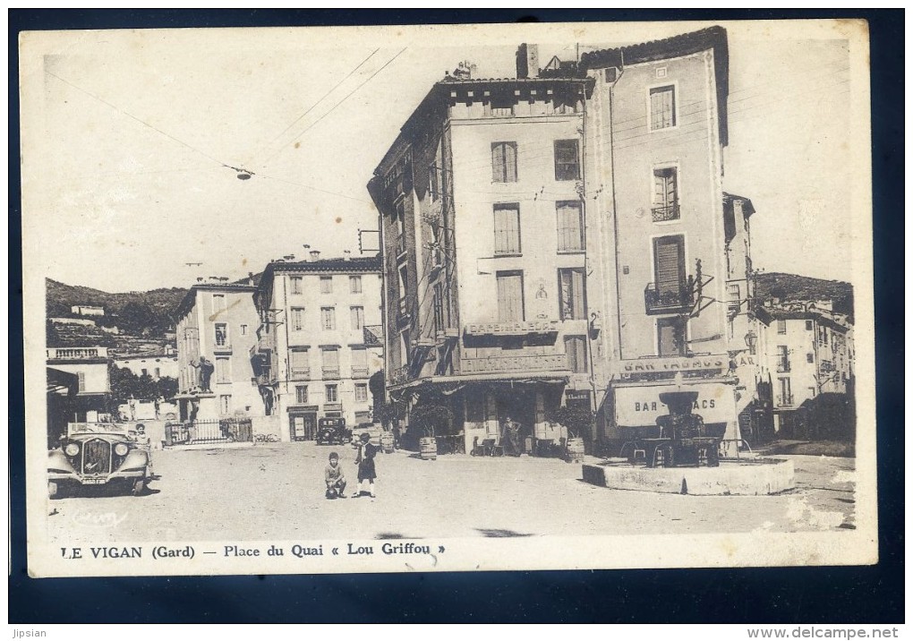 Cpa Du 30 Le Vigan -- Place Du Quai - Lou Griffou   JIP64 - Le Vigan