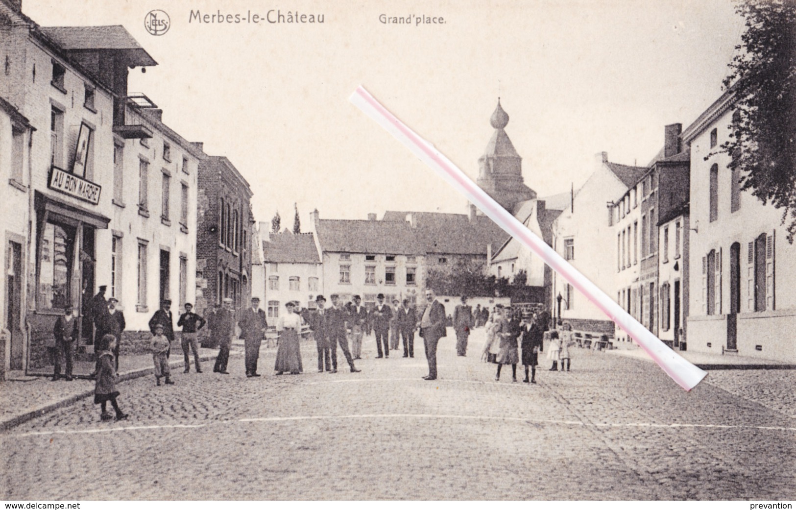 MERBES-le-CHATEAU - Grand'Place  - Splendide Carte Très Animée (avec "Au Bon Marché" Sur La Gauche Dela Carte). - Merbes-le-Château