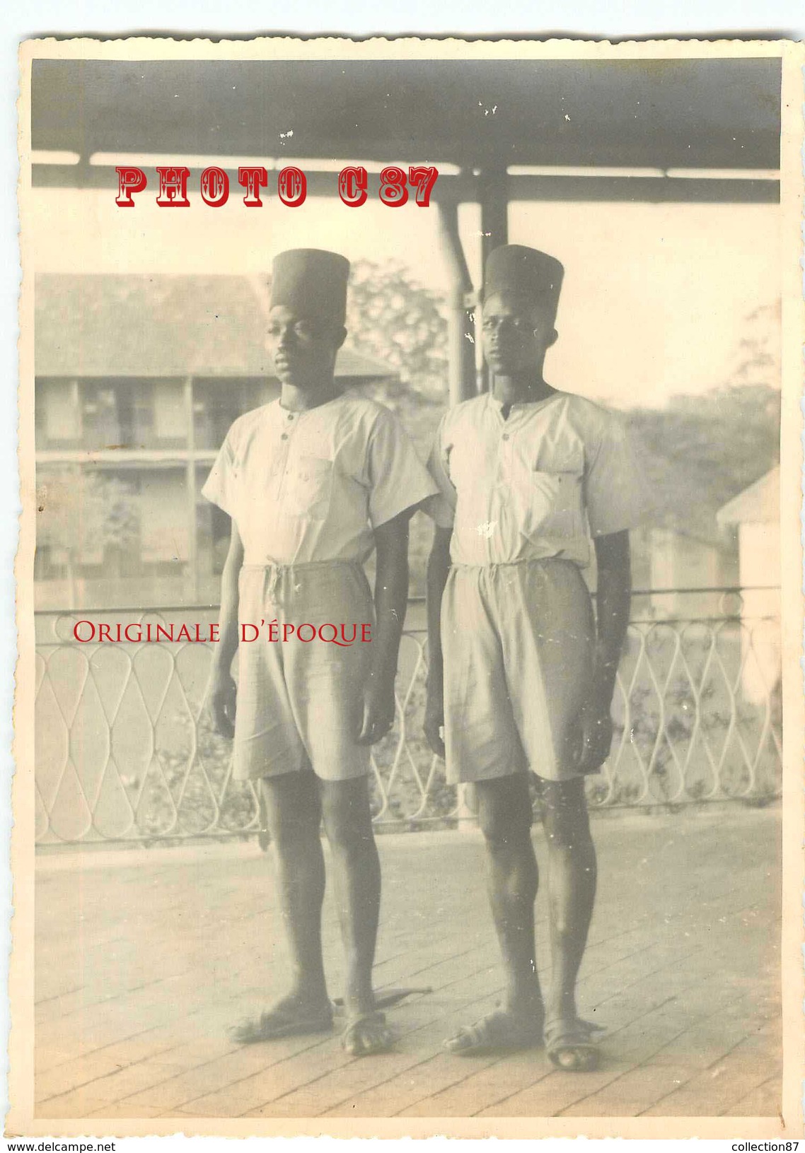 MILITAIRE TIRAILLEUR SENEGALAIS à KATI En 1940 - BERE DAO Et ROBERT DIALLO < PHOTO 12.5cm X 17.5cm - War, Military