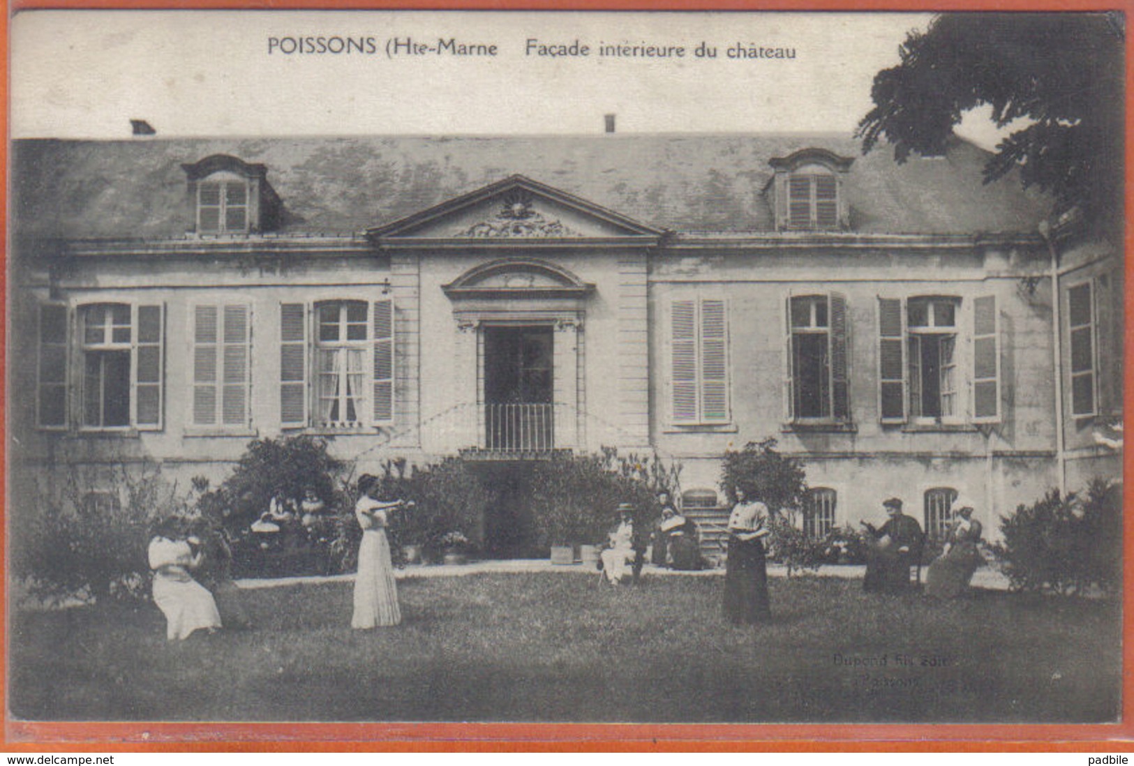 Carte Postale 52. Poissons Façade Intérieure Du Chateau  Trés Beau Plan - Poissons