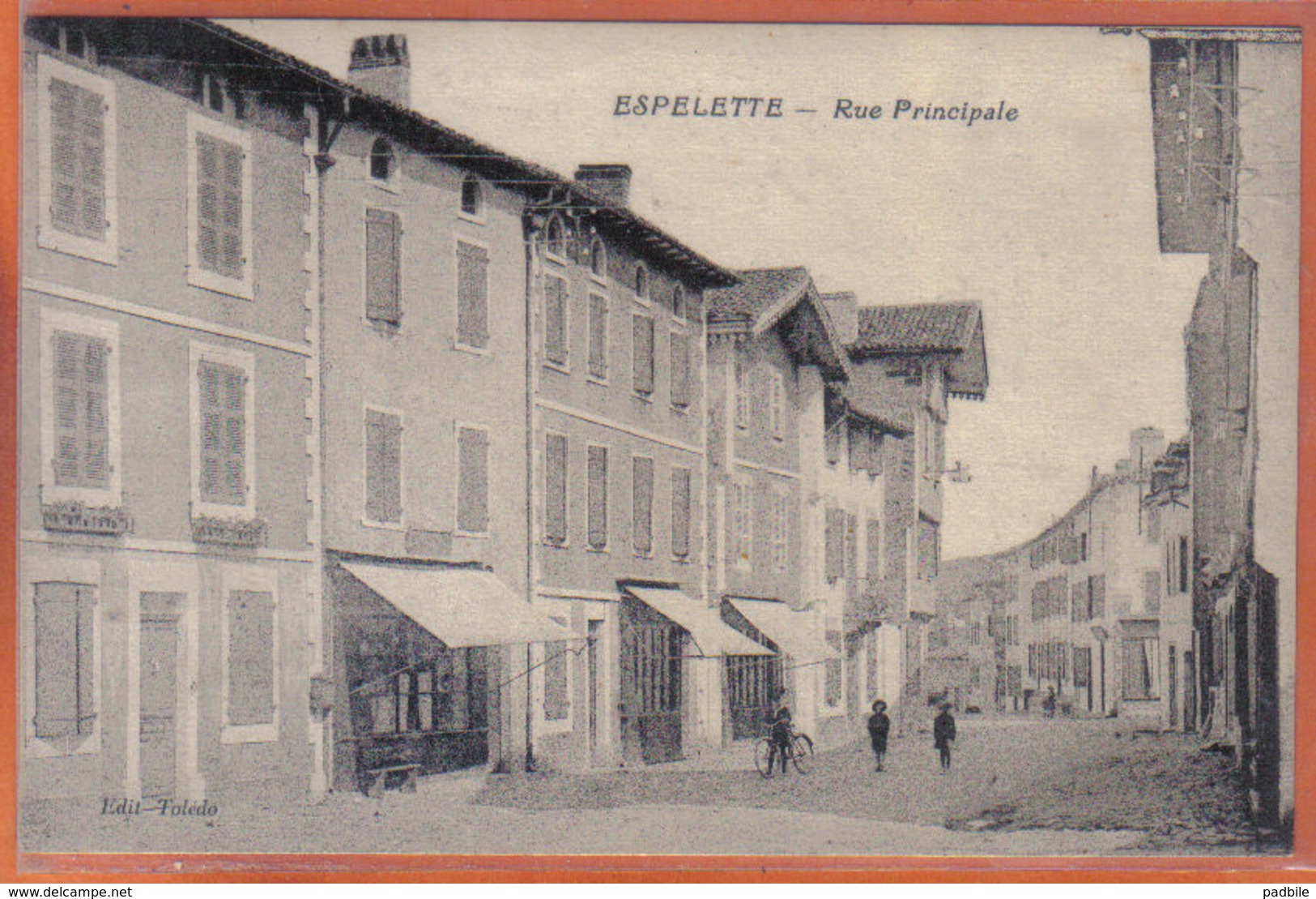 Carte Postale 64. Espelette  Rue Principale  Trés Beau Plan - Espelette