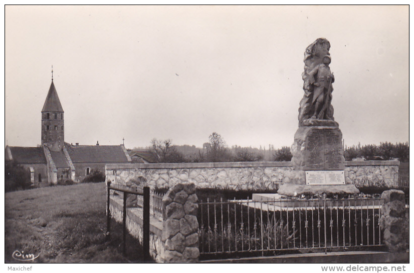 Montbellet - Le Monument Aux Morts De La Grande Guerre Inauguré Le 6 Août 1922, église à L'arrière Plan - Pas Circ - Autres & Non Classés