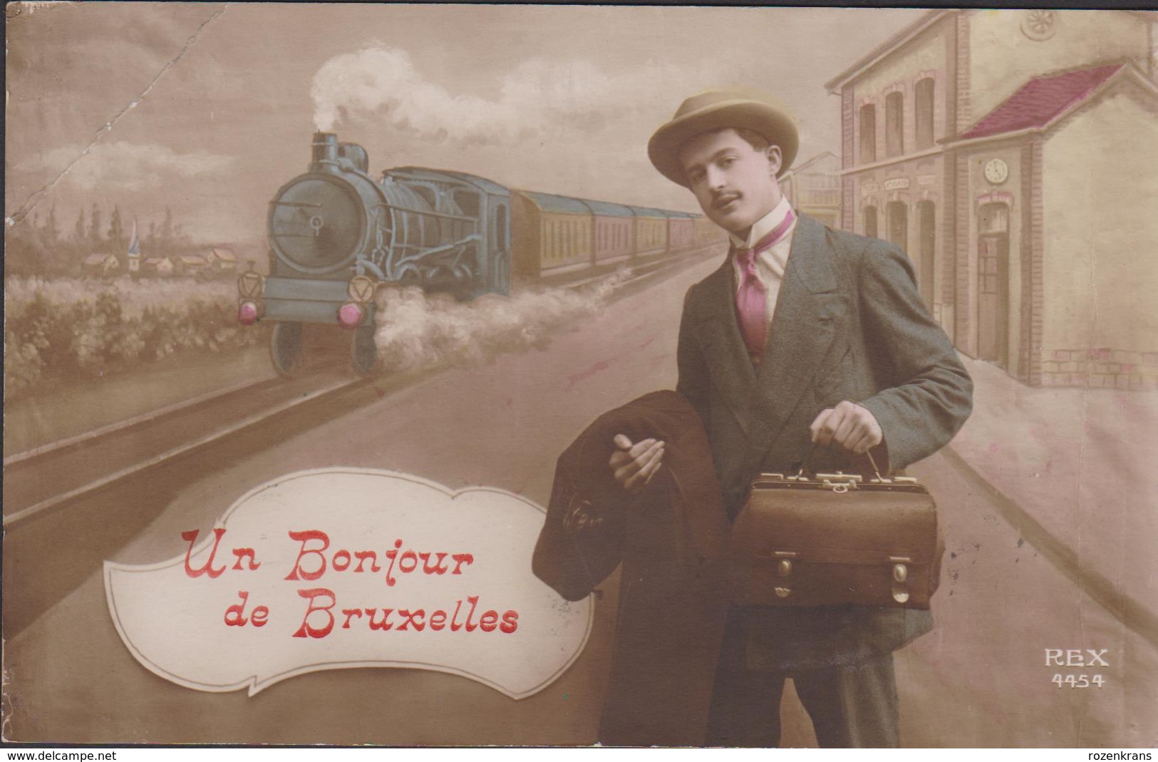 Un Bonjour De Bruxelles (Fold) Train A Vapeur Stoomtrein Streamtrain Trein Brussel Carte Fantaisie CPA Fantasiekaart - Vervoer (openbaar)