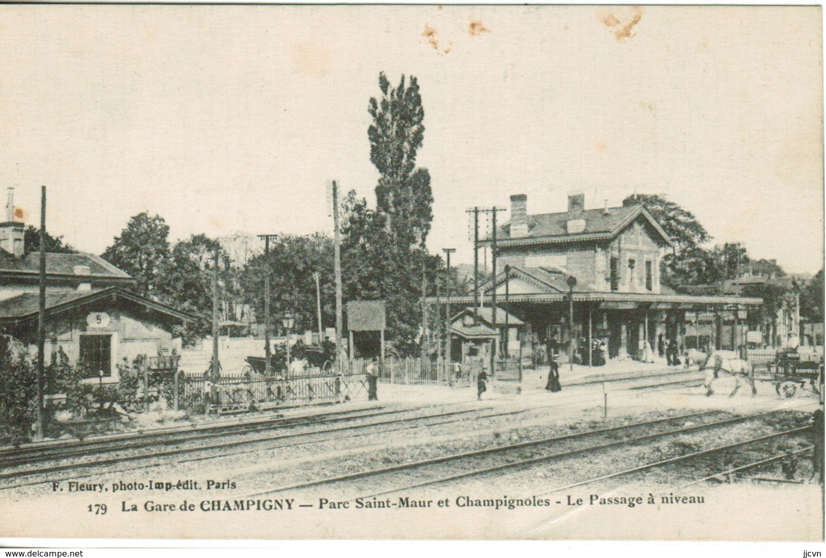 Champigny - La Gare - Parc Saint Maur Et Champignoles - Champigny
