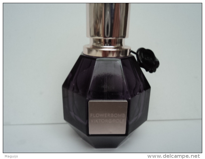 VIKTOR  &amp; ROLF " FLOWER BOMB EXTREME" VIDE  LIRE ATTENTIVEMENT ET VOIR!! - Miniatures Femmes (sans Boite)