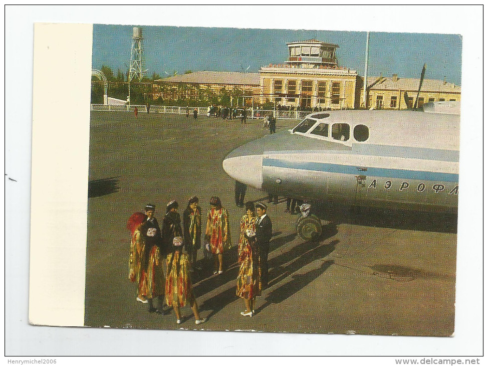 Airport Aéroport Russe En Russie Voir Dos - Aerodromes