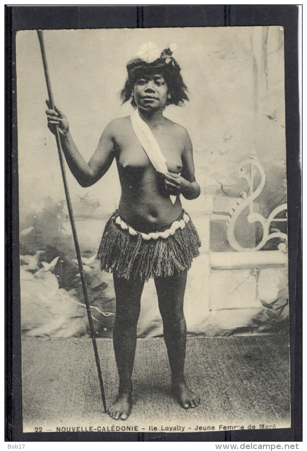 Jeune Femme De Maré - Ile Loyalty - Femme Seins Nus  - Légèrement Coupée Dans Le Bas - Neukaledonien