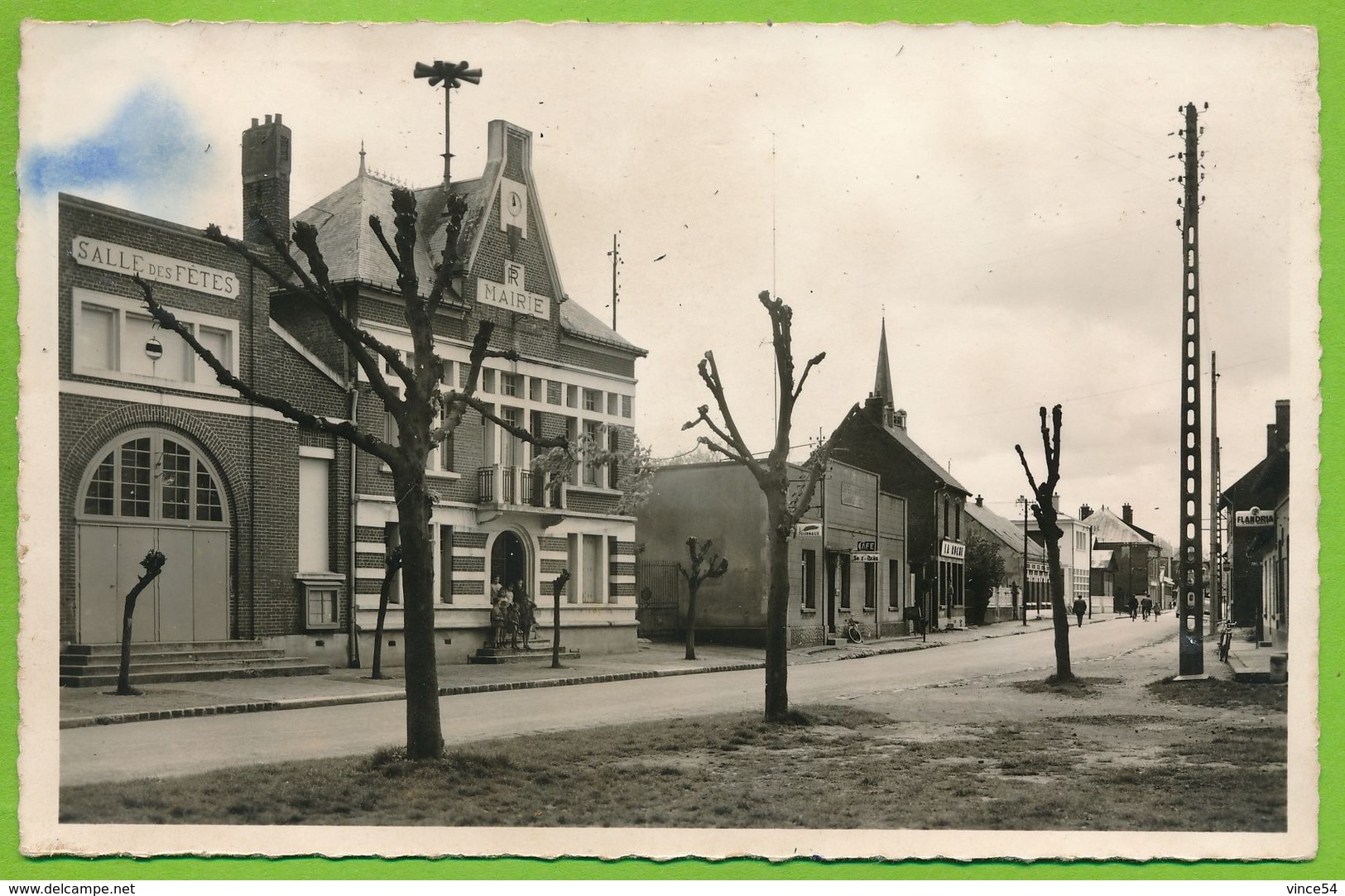 MOISLAINS - Grand'Rue (animée) - Moislains