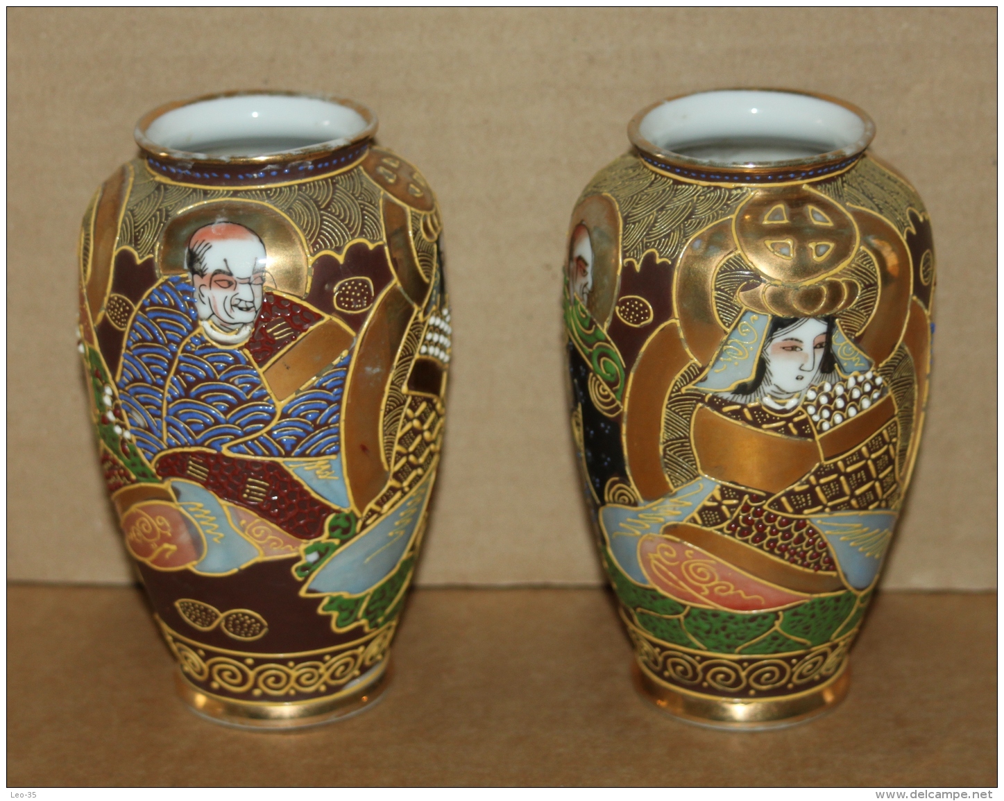 Paire De Vase En Porcelaine Japonaise SATSUMA Décor De Personnages - Art Asiatique