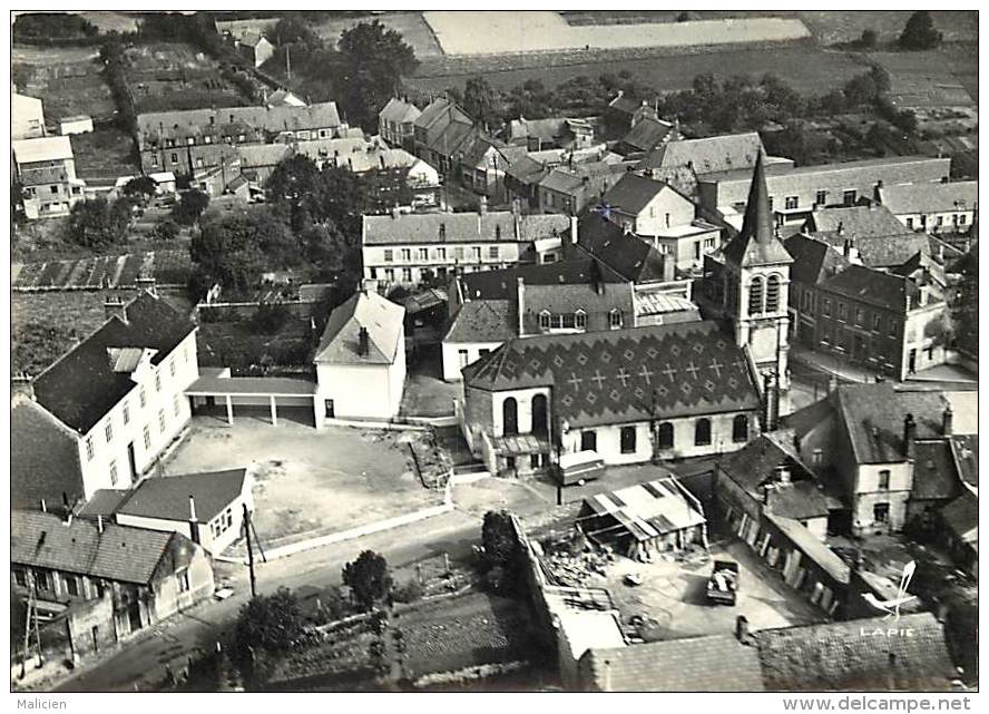 -ref-R972 - Pas De Calais -  Divion La Clarence - L Eglise - Vue Aerienne  Edit. Lapie - " En Avion Au Dessus De " - - Divion