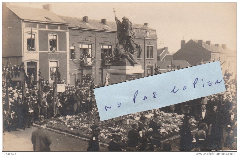 LE CHATELET  -  Cérémonie Aux Monument  Aux Morts  ( Carte-photo ) - Charleroi